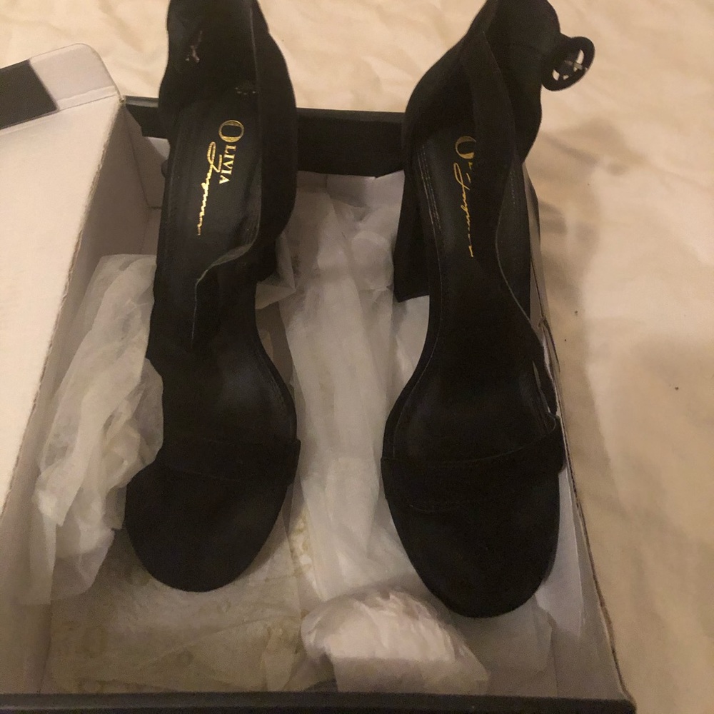 Black Suede-Like Evening Heels - Picture 2 of 3